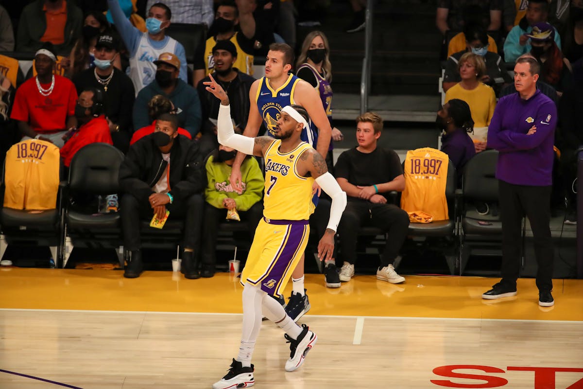 Melo explodes in win for the Lakers